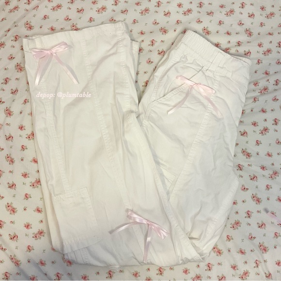 NWT White Cargos - Picture 1 of 4